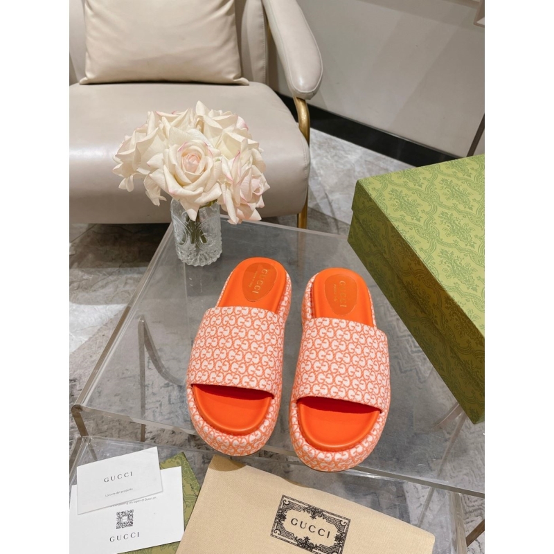 G*u*i slippers